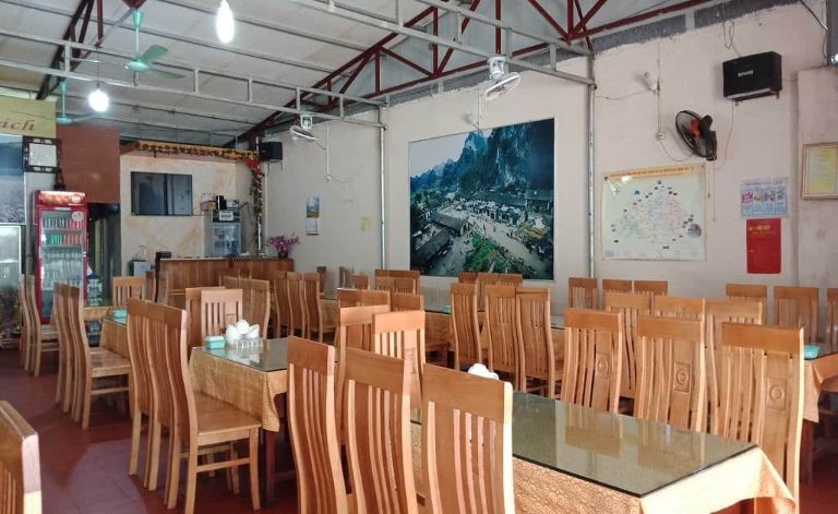 Không gian ở nhà hàng Âu Việt vô cùng sạch sẽ nên du khách có thể yên tâm về vấn đề vệ sinh an toàn thực phẩm