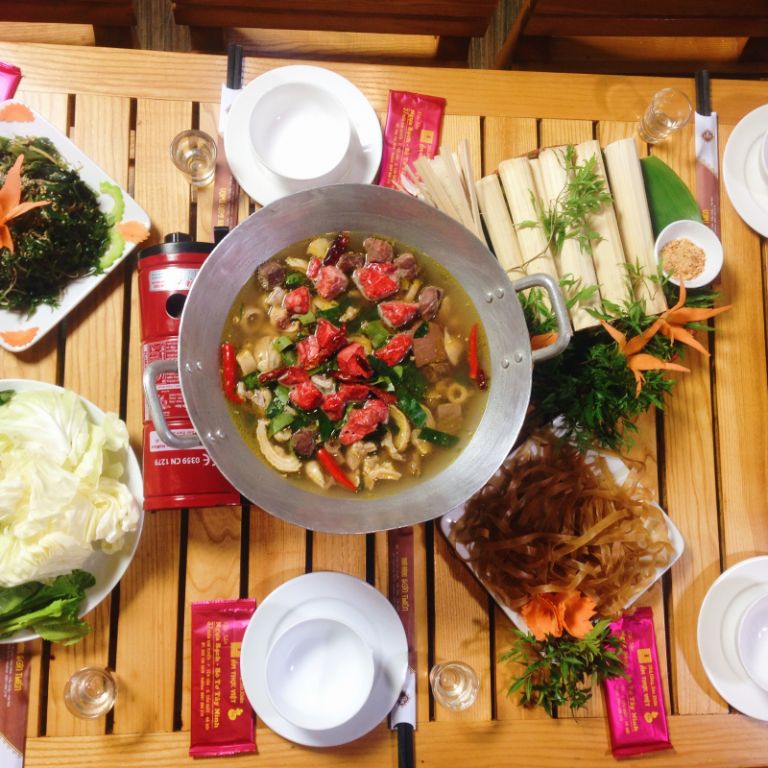 Đối với Hà Giang và Sapa, Thắng cố là món ăn truyền thống không thể nào thiếu trong mâm cơm của người dân tộc H'Mông