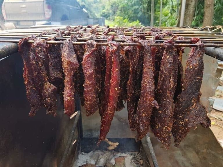 Thịt trâu gác bếp Hà Giang đã trở thành món đặc sản làm nên thương hiệu cho vùng cao nguyên đá. 