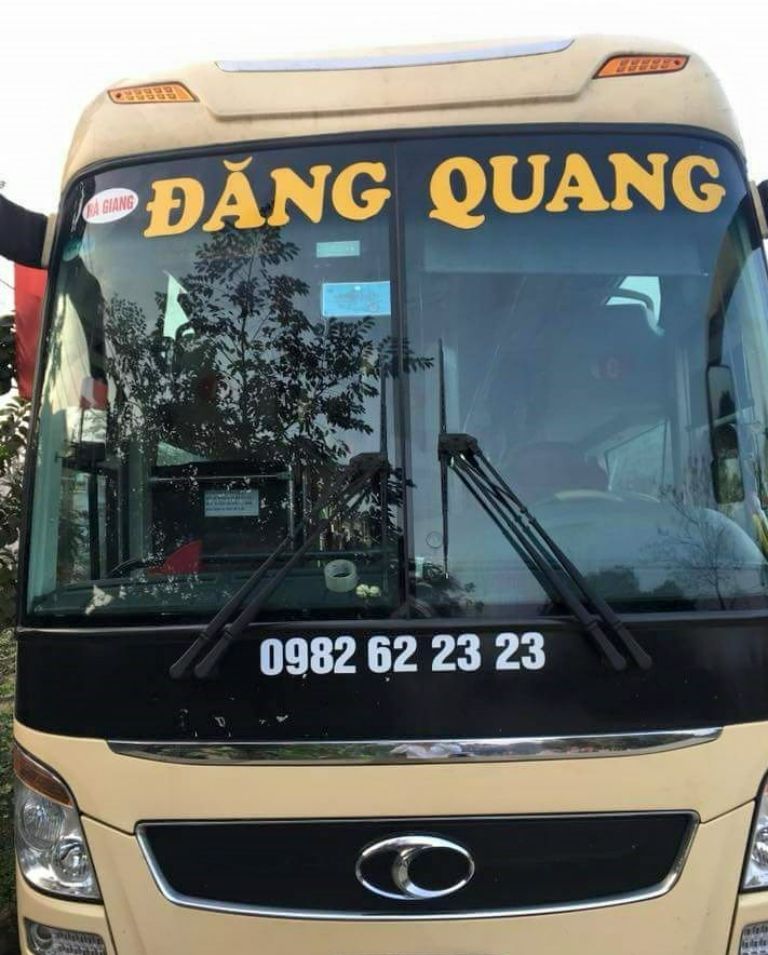 Xe khách Đăng Quang hoạt động đều đặn trên tuyến đường Hà Nội - Hà Giang cùng mức giá rẻ