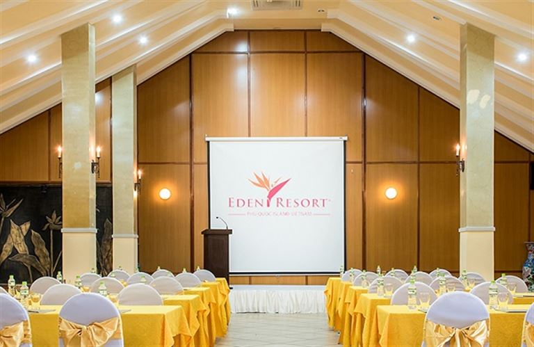 Resort sở hữu hệ thống phòng họp diện tích lớn, dùng để tổ chức hội nghị, sự kiện và tổ chức lễ cưới, lễ kỉ niệm. 