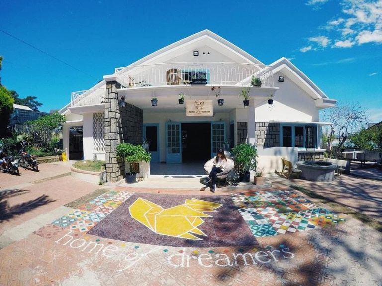 Home of Dreamers có mức giá phải chăng phù hợp với nhiều đối tượng khách du lịch 