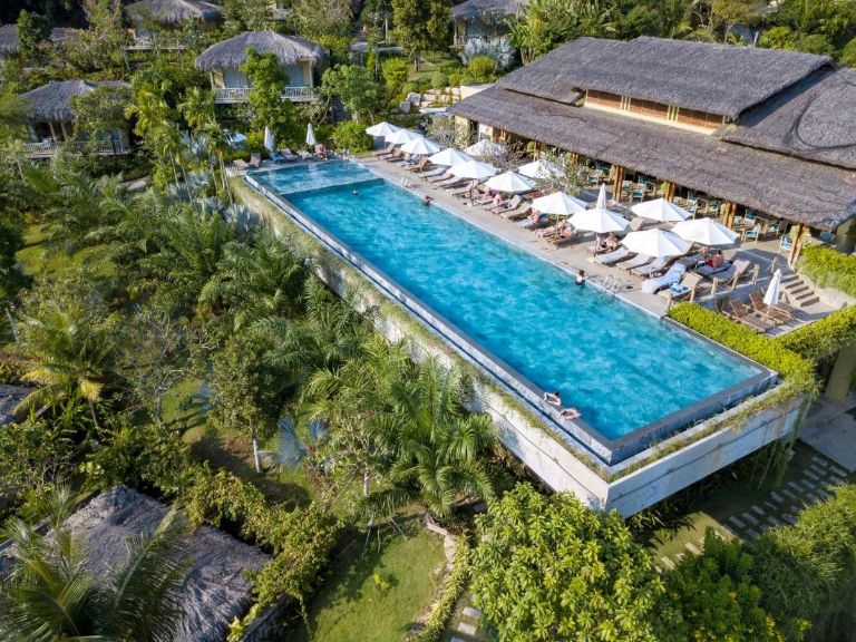 Lahana Phú Quốc sở hữu bể bơi vô cực trên cao cho bạn tha hồ cháy máy (nguồn: facebook.com)