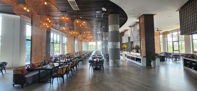 Khu vực nhà hàng riêng tại Sonaga Beach Villa cực kì rộng rãi với thiết kế đầy sang trọng, quý phái (nguồn: facebook.com)