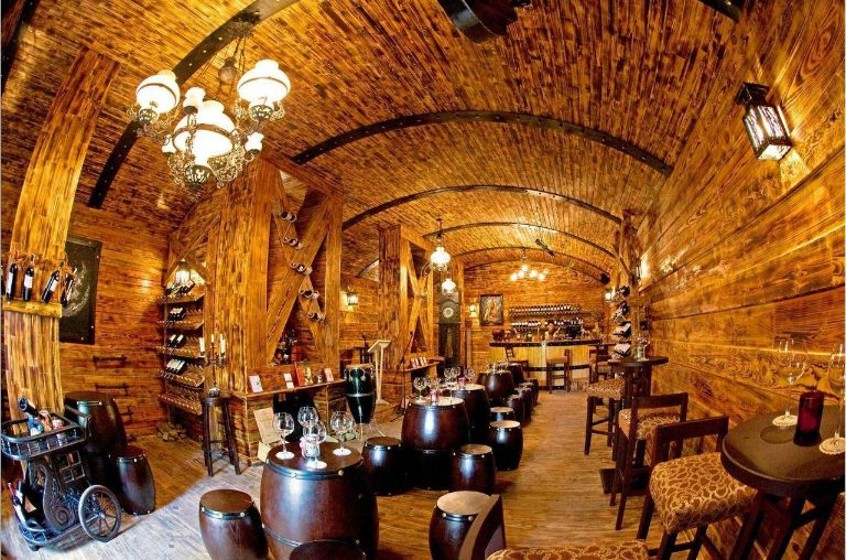 Quán bar Flamenco sở hữu không gian ấn tượng với phong cách trang trí được lấy cảm hứng từ những hầm rượu vang ở Pháp. (Nguồn: Facebook.com) 