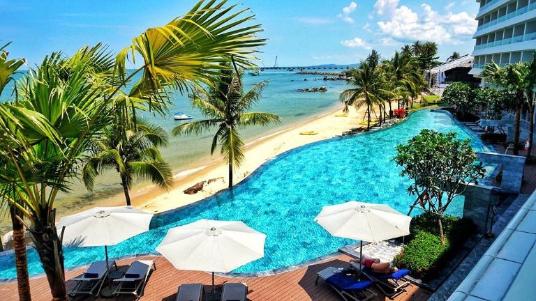 Seashells Phu Quoc sở hữu bể bơi vô cực có view bãi biển cho bạn tha hồ check in sống ảo (nguồn: facebook.com)