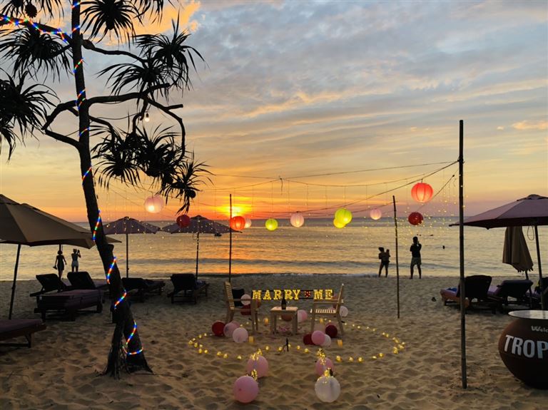 Tropicana Resort Phú Quốc sở hữu một bãi biển riêng phục vụ nhu cầu tắm mát, và vui chơi trên biển của du khách lưu trú. 