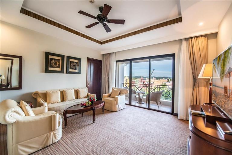 Excutive Suite sở hữu hai phòng ngủ diện tích lớn cùng phòng khách lịch sự và ban công thoáng rộng. 