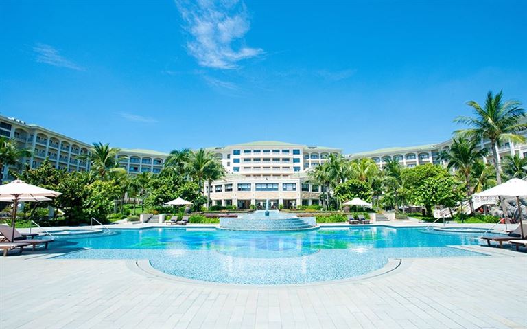 Olalani Resort & Condotel là một resort Đà Nẵng có bãi biển riêng được đầu tư tới 50 triệu USD bởi tập đoàn United Trust. 