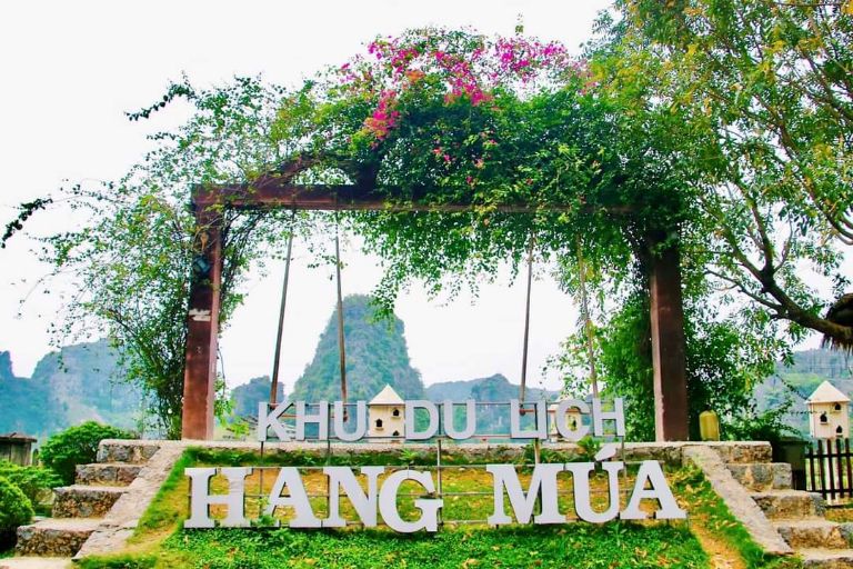 Hang Múa Ecolodge nằm trong khu du lịch Hang Múa, gàn với nhiều địa điểm du lịch nổi tiếng Ninh Bình.