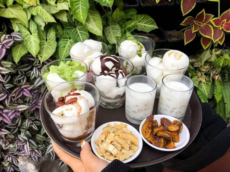 Trải nghiệm món ăn đặc sản nổi tiếng sữa chua trân châu Hạ Long ngay tại homestay.