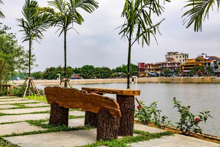 Huế riverside villa hướng ra dòng sông Hương du khách có thể câu cá, ngắm hoàng hôn vào buổi chiều tà 