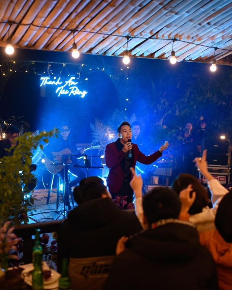 Đêm ca nhạc du dương được tổ chức giữa không gian bình yên của núi rừng. (Nguồn: Facebook.com)