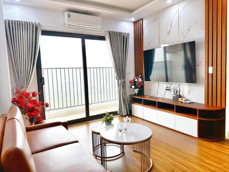 Phòng sinh hoạt chung có thiết kế cửa sổ đảm bảo du khách có không gian rộng rãi, thoáng mát (Nguồn ảnh: Facebook.com)