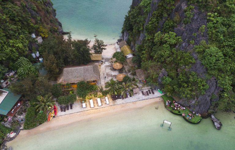 Cat Ba Freedom Island Retreat là một khu nghỉ dưỡng đẹp và ấn tượng tọa lạc trên bãi tắm vịnh Lan Hạ (Nguồn: facebook.com)