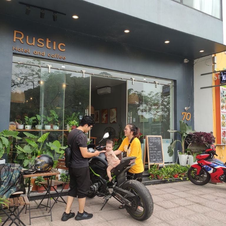 Rustic Homestay là một homestay lý tưởng với vị trí tuyệt vời tại vịnh Lan Ha cung cấp chỗ để xe miễn phí cho du khách