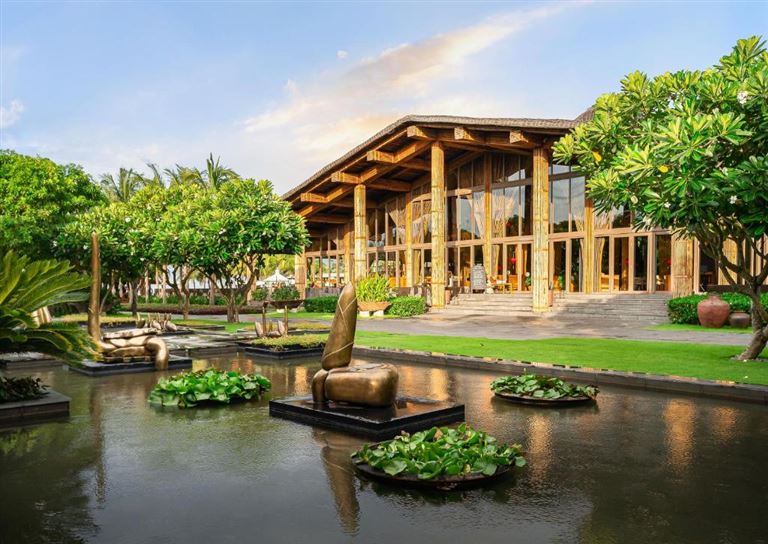 Naman Retreat là một trong những khu nghỉ dưỡng đẹp nhất thế giới với vẻ đẹp tự nhiên của di sản văn hóa Việt Nam. 