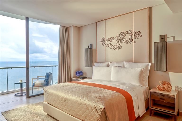 Penthouse Suite có thiết kế đặc biệt sang trọng, nội thất trang nhã, mang nhiều đặc trưng của đảo ngọc Phú Quốc. 