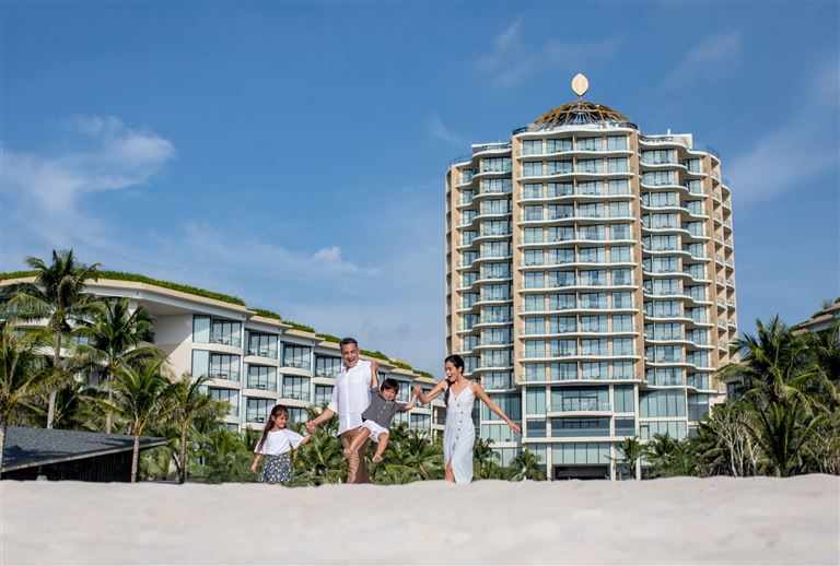 Resort InterContinental Phú Quốc Long Beach được đi vào hoạt động từ năm 2018, thuộc chuỗi nghỉ dưỡng hạng sang của tập đoàn IHG Việt Nam.
