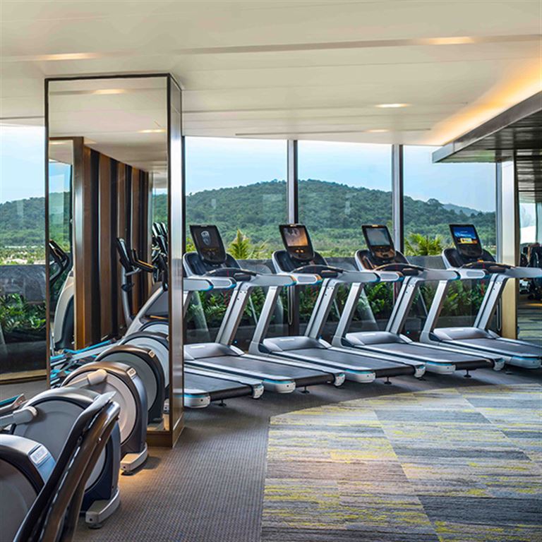 Trung tâm thể thao tại Resort InterContinental Phú Quốc mở cửa 24/24 cho phép khách hàng rèn luyện sức khỏe bất cứ lúc nào.