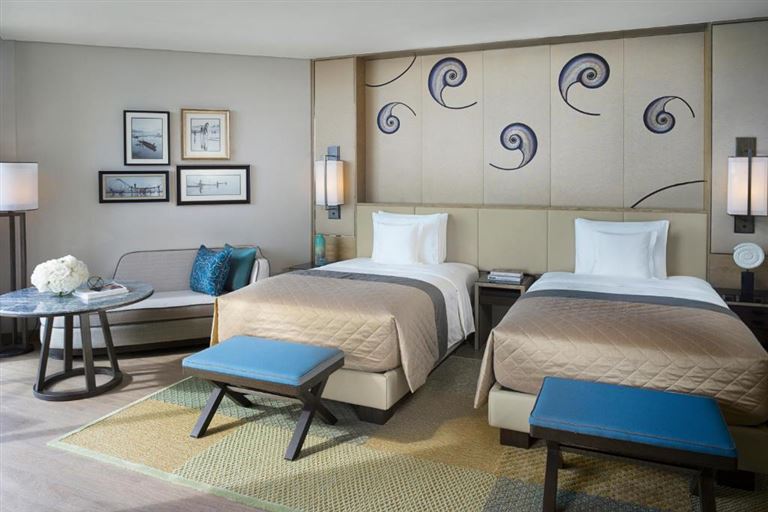 Phòng Resort Classic Ocean View cung cấp 2 giường đơn hoặc 1 giường đôi cùng bàn ghế sofa cao cấp. 