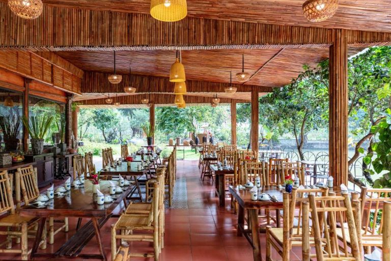 Nhà hàng của An’s Eco Garden Ninh Bình phục vụ thực khách với bữa ăn trưa và tối trong ngày.