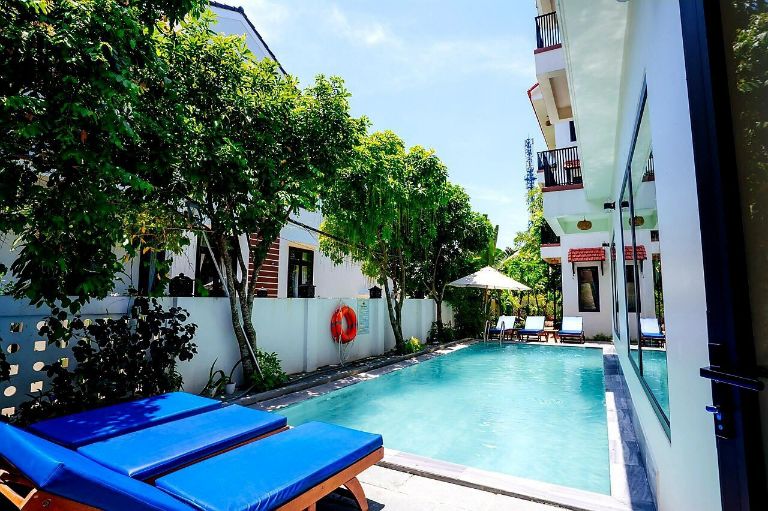 Bể bơi được sử dụng hoàn toàn miễn phí khi du khách lưu trú tại homestay 