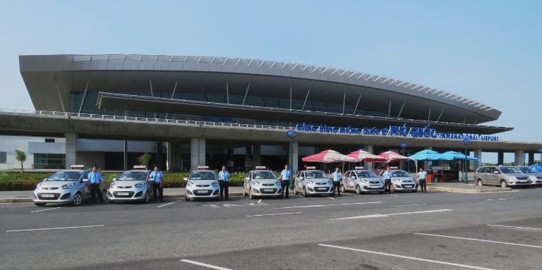Dịch vụ xe đưa đón sân bay tại DUMBO được du khách đánh giá cao về chất lượng, thái độ phục vụ (nguồn: facebook.com)