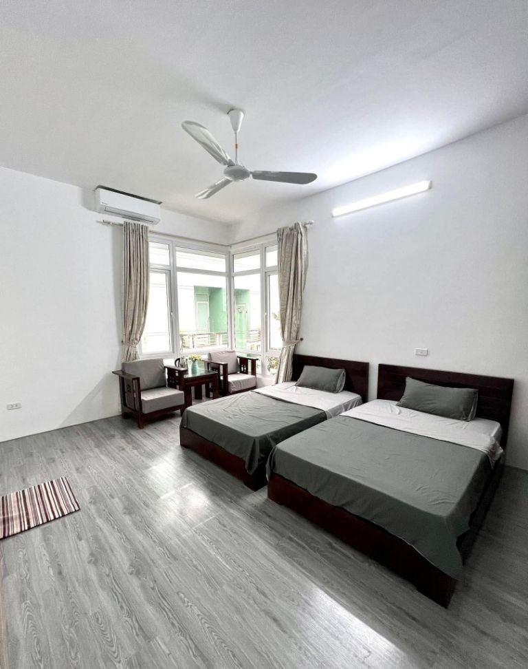 Phòng nghỉ của homestay biển Hải Tiến Thanh Hóa được trang bị các loại giường đôi và giường đơn.