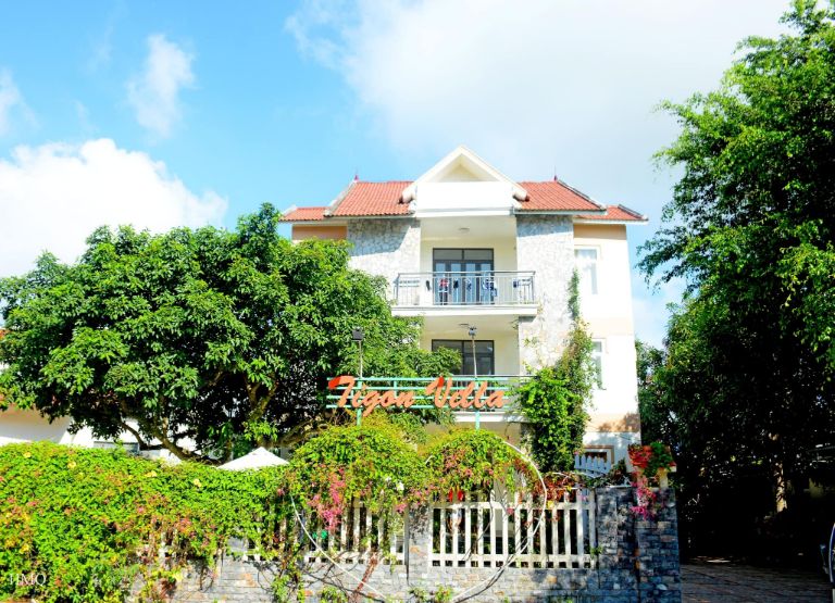 Tigon Villa & homestay biển Hải Tiến hoạt động theo hình thức resort mini với 02 biệt thự và nhà hàng ngay trong khuôn viên.
