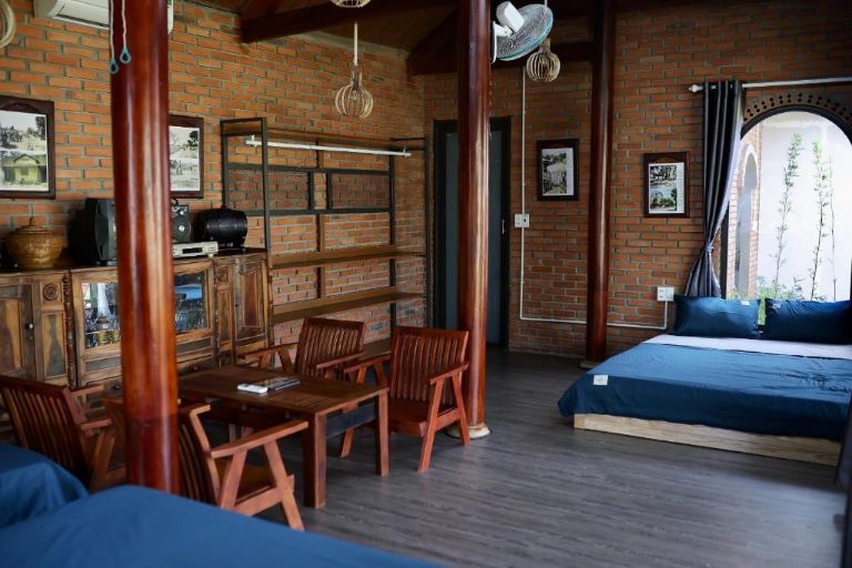 Hạng phòng thứ 2 của căn homestay Biển hồ pleiku này có thiết kế trái ngược với căn phòng 1 với vẻ đẹp truyền thống đem đến sự khác biệt thu hút khách hàng 