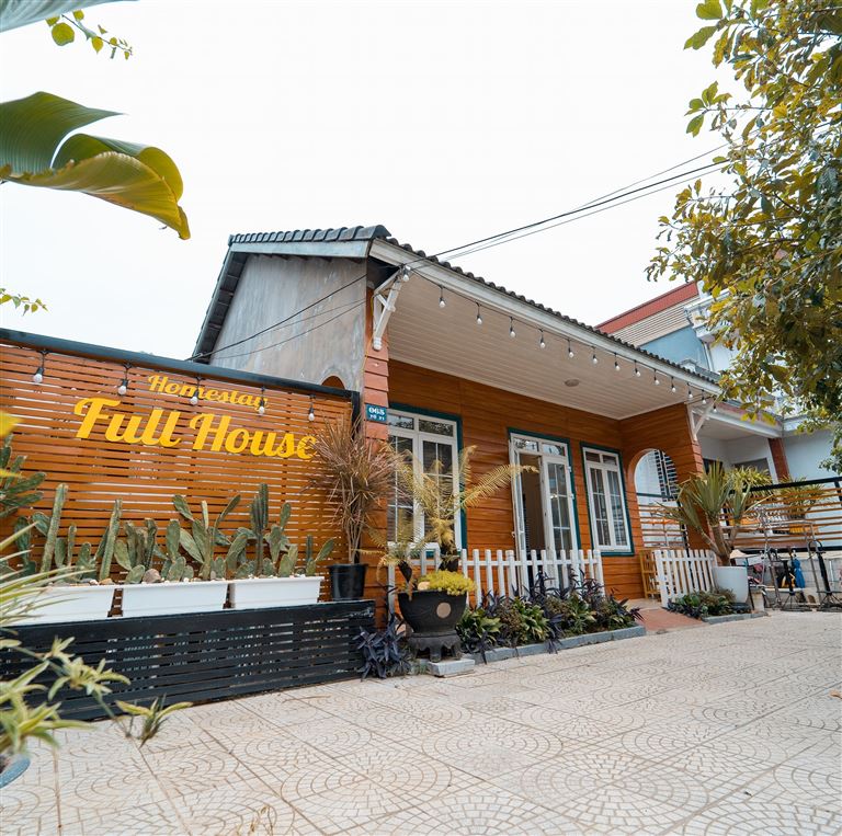 Full House là một homestay Cao Bằng đẹp, hiện đại có nhiều phòng nghỉ và dịch vụ tiện ích hấp dẫn. 