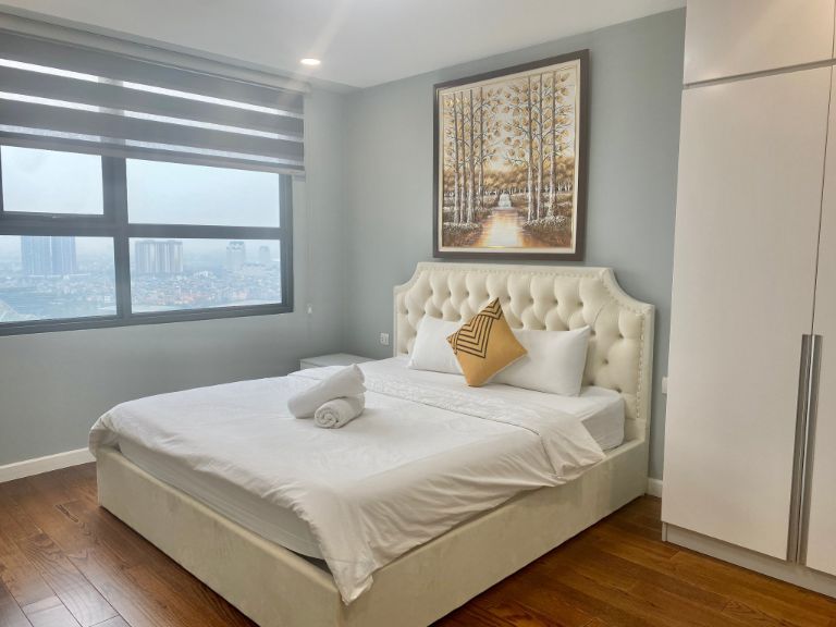 Phòng ngủ của homestay Cầu Giấy này được thiết kế theo phong cách đơn giản, chú trọng vào đầu tư những trang thiết bị hiện đại