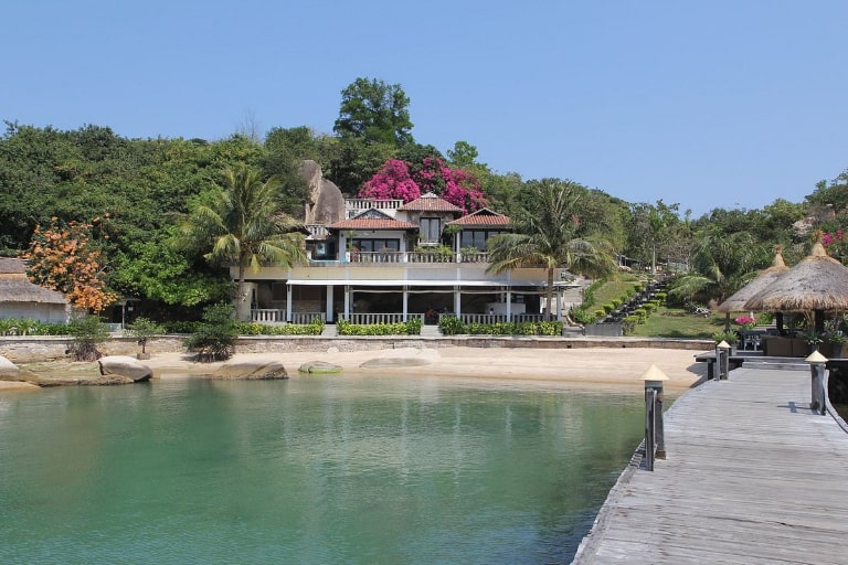 Homestay đảo Bình Ba sở hữu khung cảnh yên bình chốn biển đảo nguyên sơ được đông đảo du khách yêu thích.