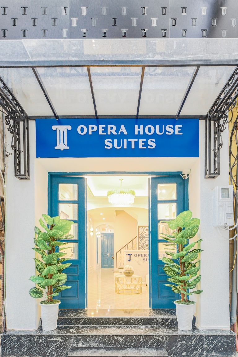 Opera House Suites nằm ngay khu vực sầm uất nhất của quận Hoàn Kiếm 