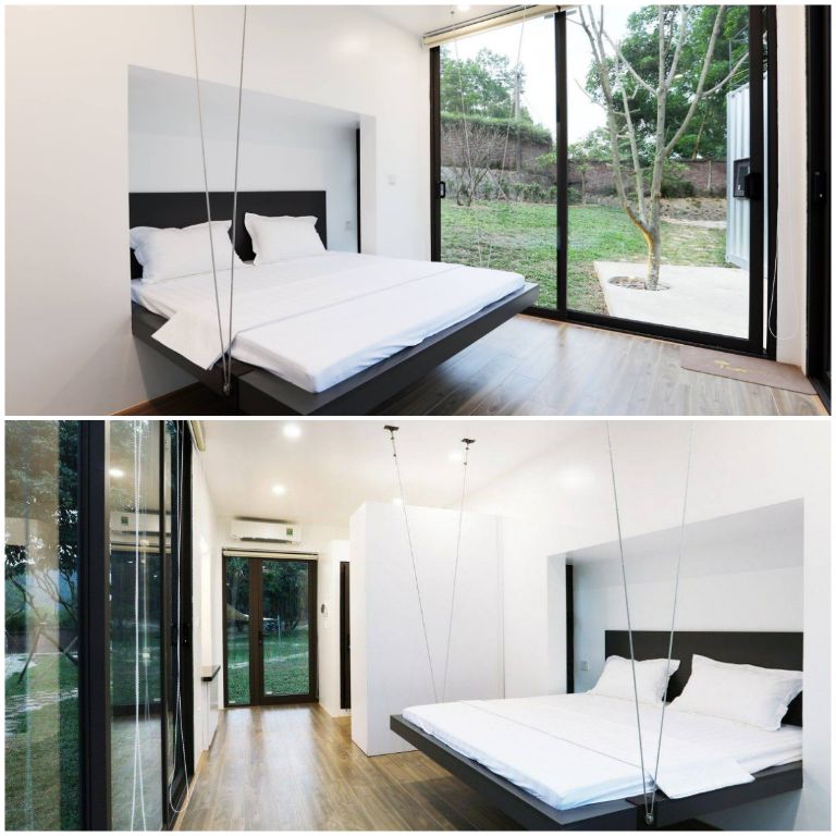 Phòng ngủ được thiết kế giường đôi treo có không gian nhìn trực tiếp ra khu sân vườn mang lại diện tích phòng rộng rãi hơn 