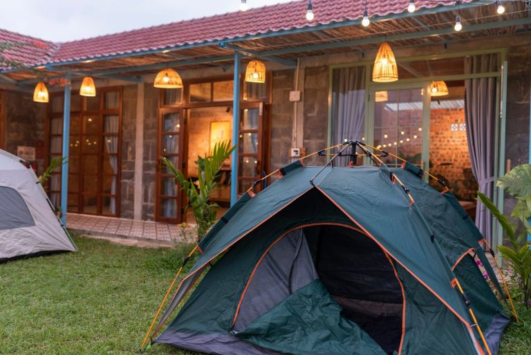Ngủ qua đêm tại nhà lều là một trải nghiệm vô cùng thú vị mà ai cũng nên thử một lần trong đời. (Nguồn: Facebook.com)