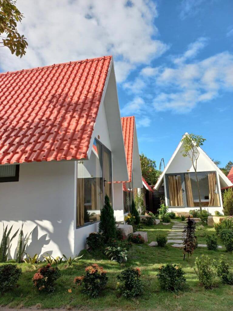 Homestay Saoly sở hữu các bungalow thiết kế và xây dựng theo phong cách Đà Lạt là điểm nghỉ dưỡng tuyejt vời cho du khách 