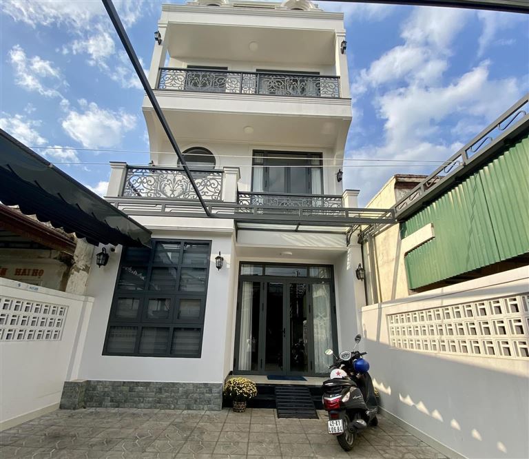 Sâm Lâm House Bảo Lộc là homestay Lâm Đồng được khách du lịch đánh giá cao bởi có vị trí gần với các địa điểm vui chơi giải trí.