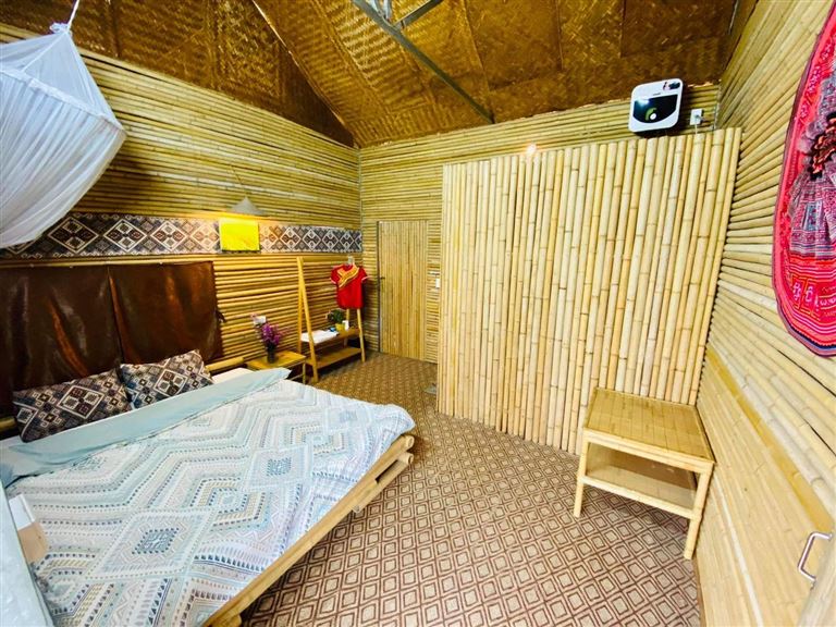 Hạng phòng bungalow 2 người có thiết kế độc đáo với mái lá và tường gỗ, tre gần gũi với thiên nhiên. 