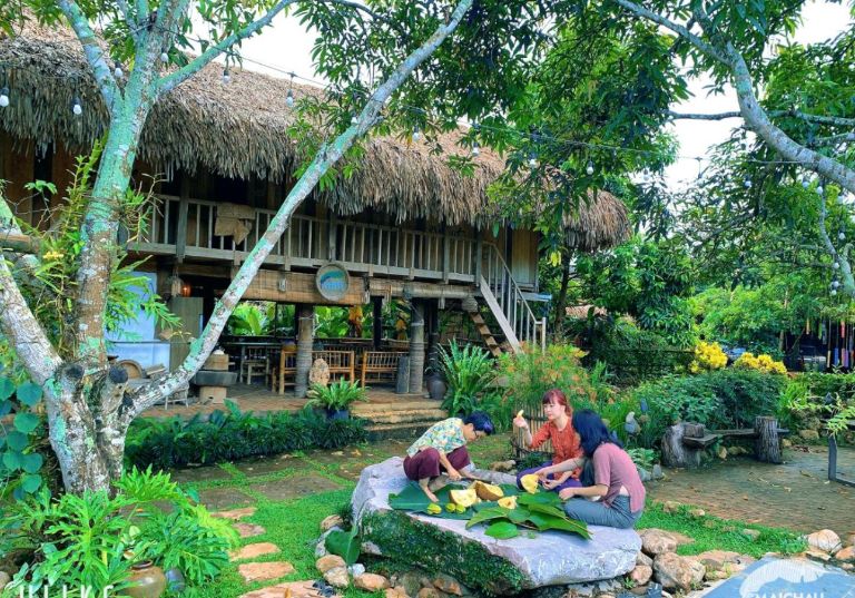 Homestay Mai Chau Valley Retreat sở hữu những căn nhà sàn mang đậm nét truyền thống Việt Nam (nguồn: booking.com)