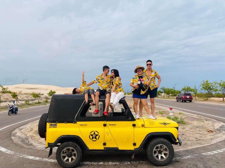 Cô Tư's Homestay có dịch vụ Jeep tour dành cho nhóm bạn 6 người qua các cung đường đẹp nhất Việt Nam 
