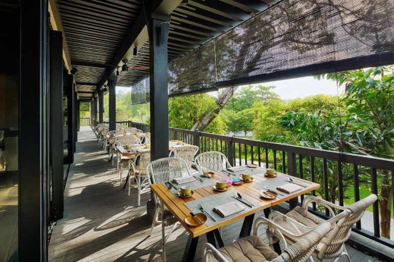 Nhà hàng Ocean Reflection có thiết kế không gian mở cho phép đón ánh nắng tự nhiên (nguồn: facebook.com)