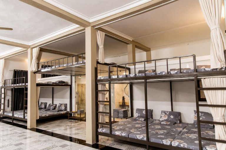 Phòng ngủ tập thuể với sức chứa lên đến 15 du khách có thiết kế khép kín mang đến sự riêng tư và sạch sẽ 