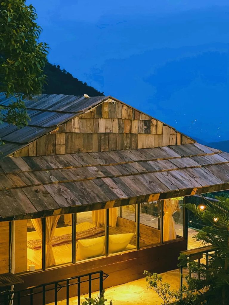 Căn hộ này được cho thuê dưới hình thức villa độc lập, được xây dựng hoàn toàn bằng gỗ nguyên khối tạo cảm giác ấm cúng