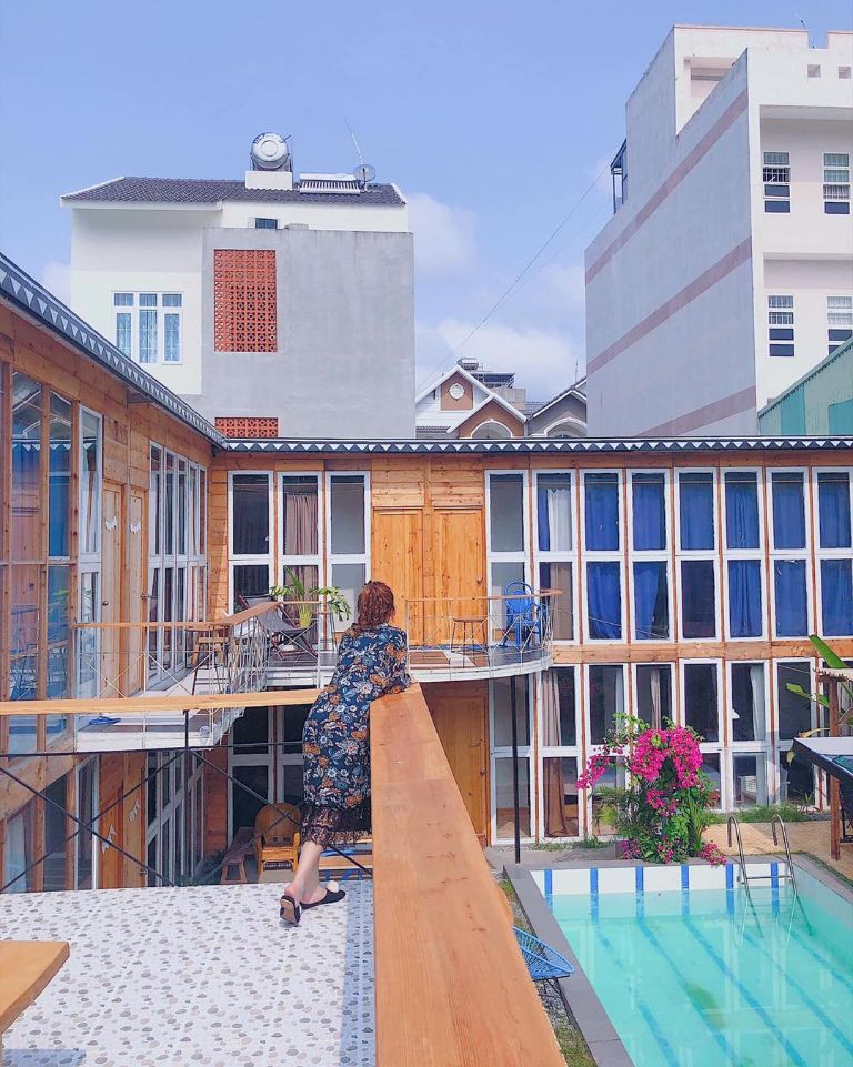 Khách hàng có thể dễ dàng nhìn ra căn homestay mang phong cách châu Âu cổ điểm này ngay giữa trung tâm phường 8, thành phố Vũng Tàu 