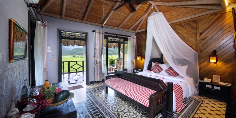 Phòng Suite cao cấp là lựa chọn hàng đầu của khách hàng khi lưu trú tại Mai Châu Ecolodge Hoà Bình. 