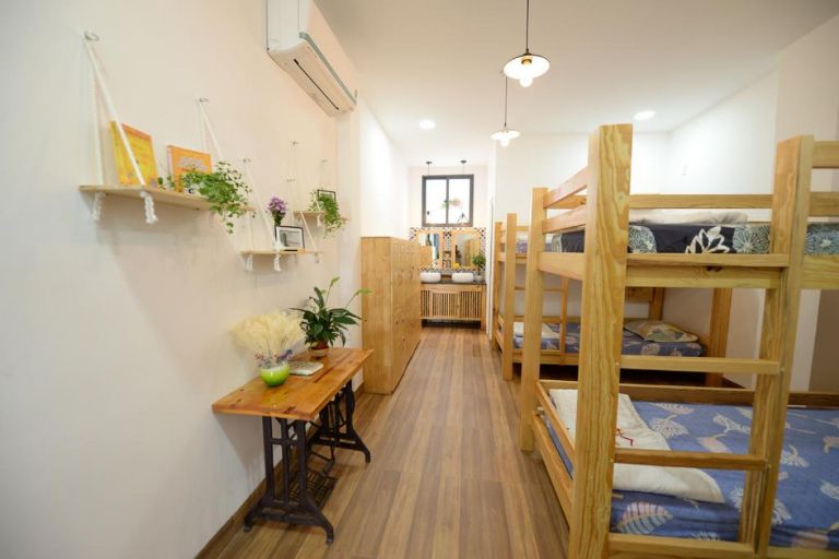 Phòng tập thể được triển khai trong Nẫu homestay là phòng với giường tầng, phù hợp cho nhóm bạn du lịch từ 8 đến 10 người.
