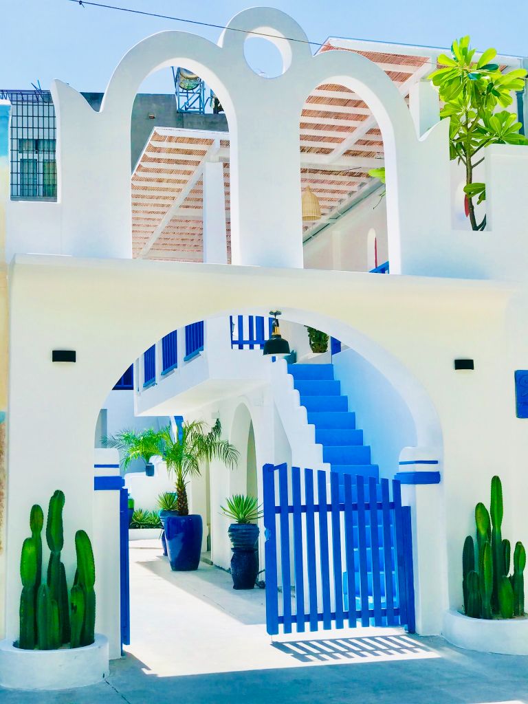 Santoni Homestay Vũng Tàu nổi tiếng là khu nghỉ dưỡng có vẻ đẹp đậm chất Hy Lạp với tông màu xanh và trắng làm chủ đạo