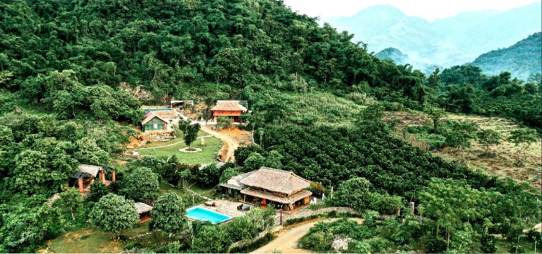 Thung Rếch’s House lưu trú gần đồi núi nên mang một không gian nghỉ ngơi rất yên tĩnh, trong lành và mát mẻ đến với du khách 